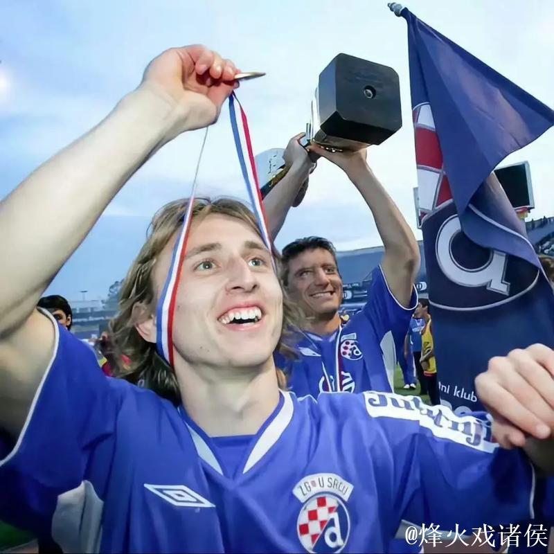 莫德里奇曾作为对手和米兰交手3次，胜平负各1场